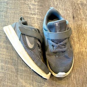 Toddler boys Nikes size 9